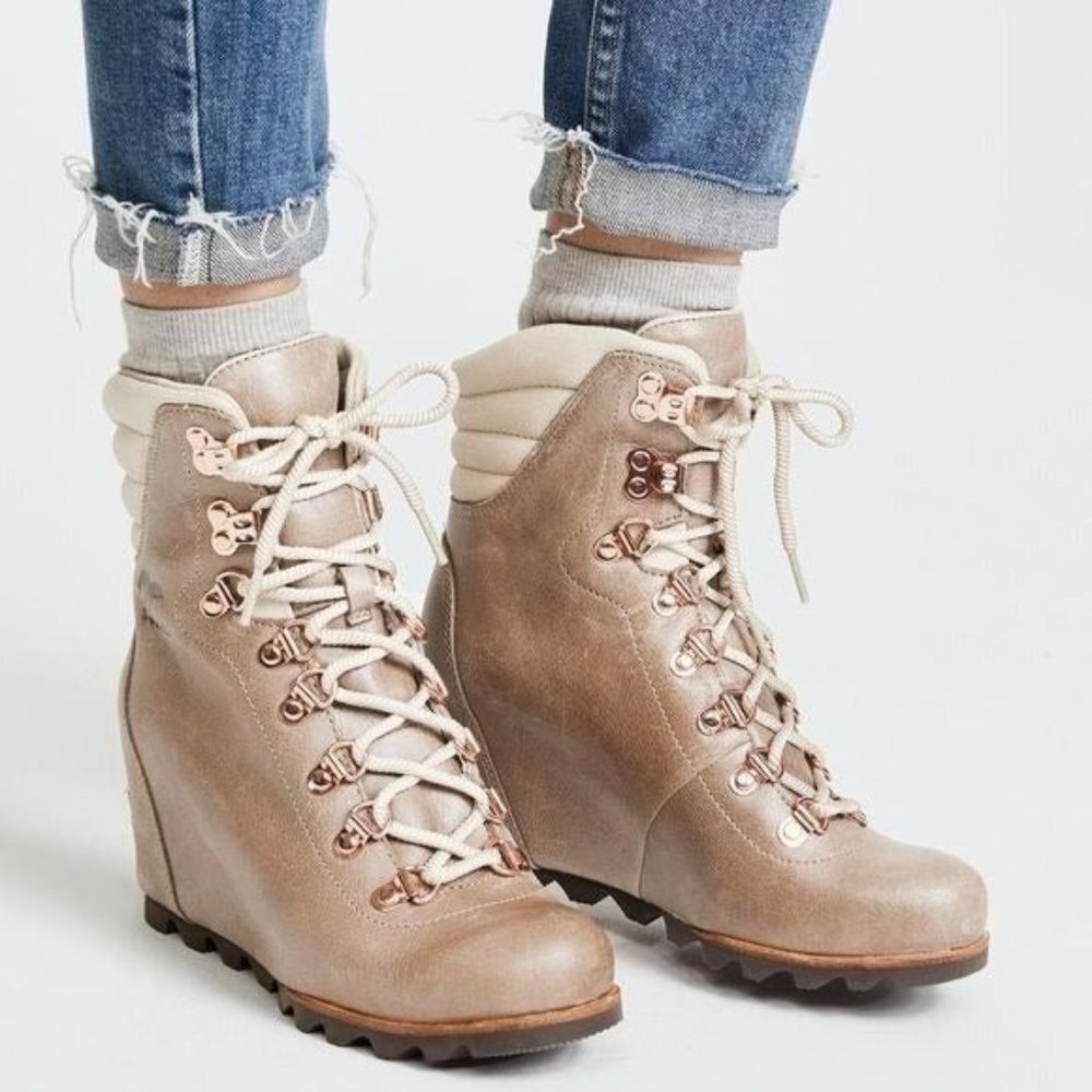 Sorel Conquest Holiday Wedge Boots NL2771 Women Size 7.5